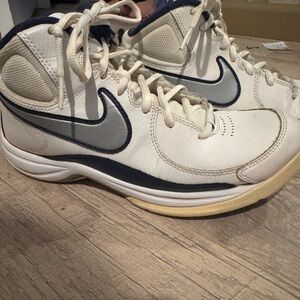 Nike The Overplay VII Size 8